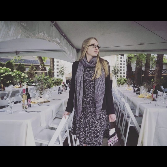 Meet your Posher, Hailey - Picture 3 of 4